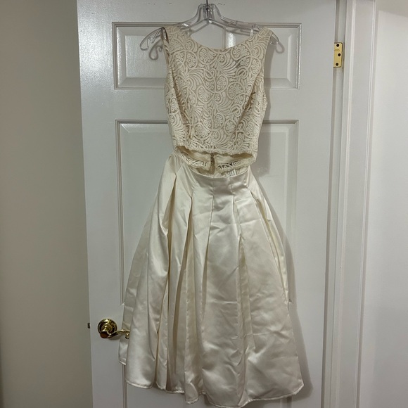 Wedding Dress (2 Piece) + Hair Fastener - Picture 8 of 10